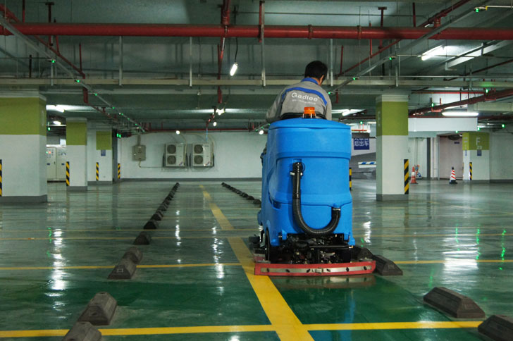 停车场清洁驾驶式星空官方网页版